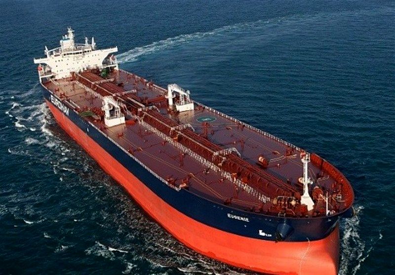 ناقلة نفط إیرانیة عملاقة تکسر الحصار الأمریکی
