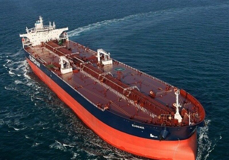 ناقلة نفط إیرانیة عملاقة تکسر الحصار الأمریکی
