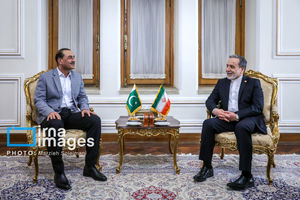عراقجی یلتقی مجدداً بقائد الجیش الباکستانی