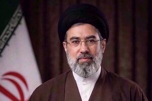 قائد مقر خاتم الأنبیاء(ص) یبلغ سماحة قائد الثورة الإسلامیة بجاهزیة القوات المسلحة 
