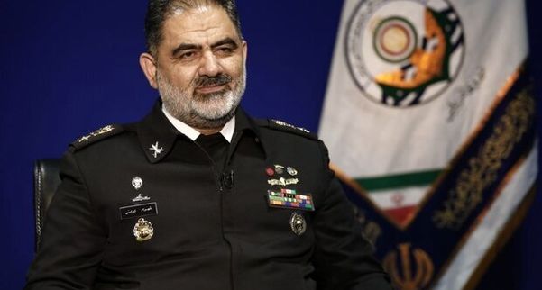 الأدمیرال إیرانی: نرصد تحرکات الأعداء لیلًا ونهارًا
